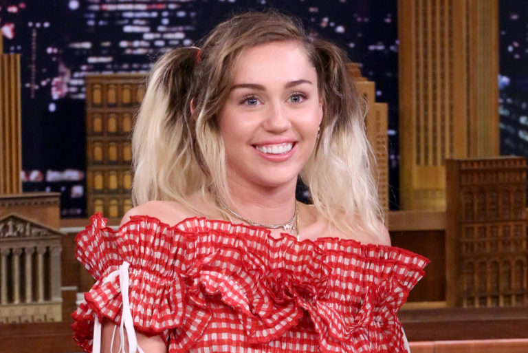 Miley Cyrus Gets No Sales Bounce from “Saturday Night Live” Performances: Album, Singles Dead