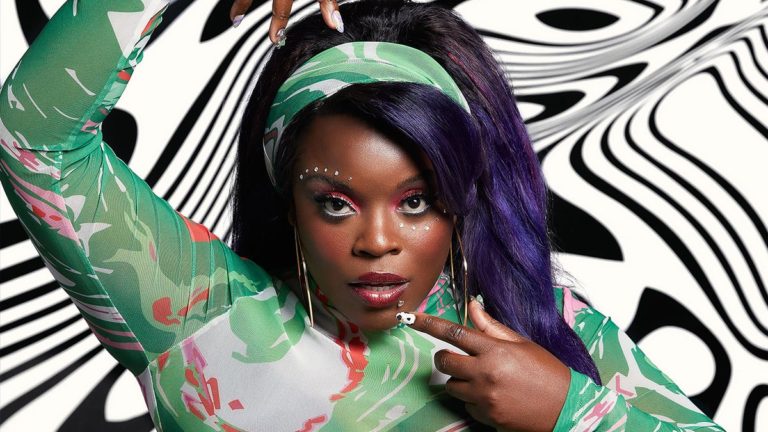 Brit Sensation Singer Yola Gets COVID Despite Vaxx, Cancels US Dates This Weekend