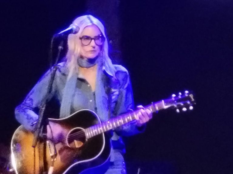 Smart Move: Aimee Mann Adds Steely Dan Song to Set After Being Dropped as Group’s Opening Act