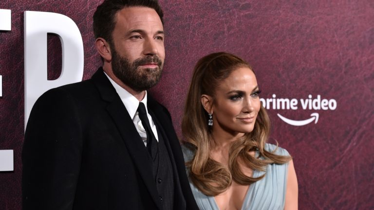 Start the Clocks: Jennifer Lopez, Ben Affleck Get Married in Las Vegas, Viva Las Vegas