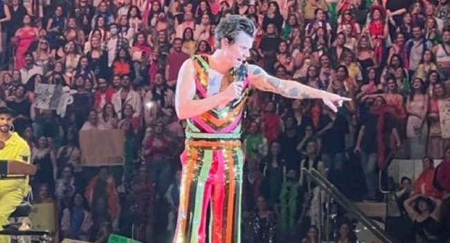 Harry Styles Celebrates Historic 15-Show Run at Madison Square Garden With  Banner Raising