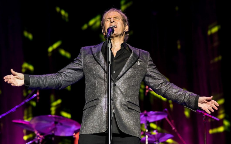 Singer Michael Bolton Tells Fans He Had Surgery for a Brain Tumor Just Before the Holidays