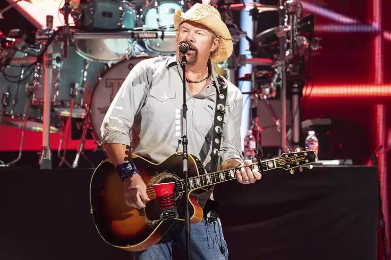 Country Star Toby Keith Posts 44 Singles to iTunes Top 100 Chart, 18 Albums After Untimely Death from Cancer at 62